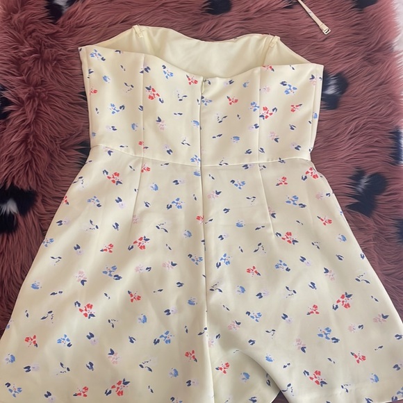 Yellow floral romper - Picture 3 of 5